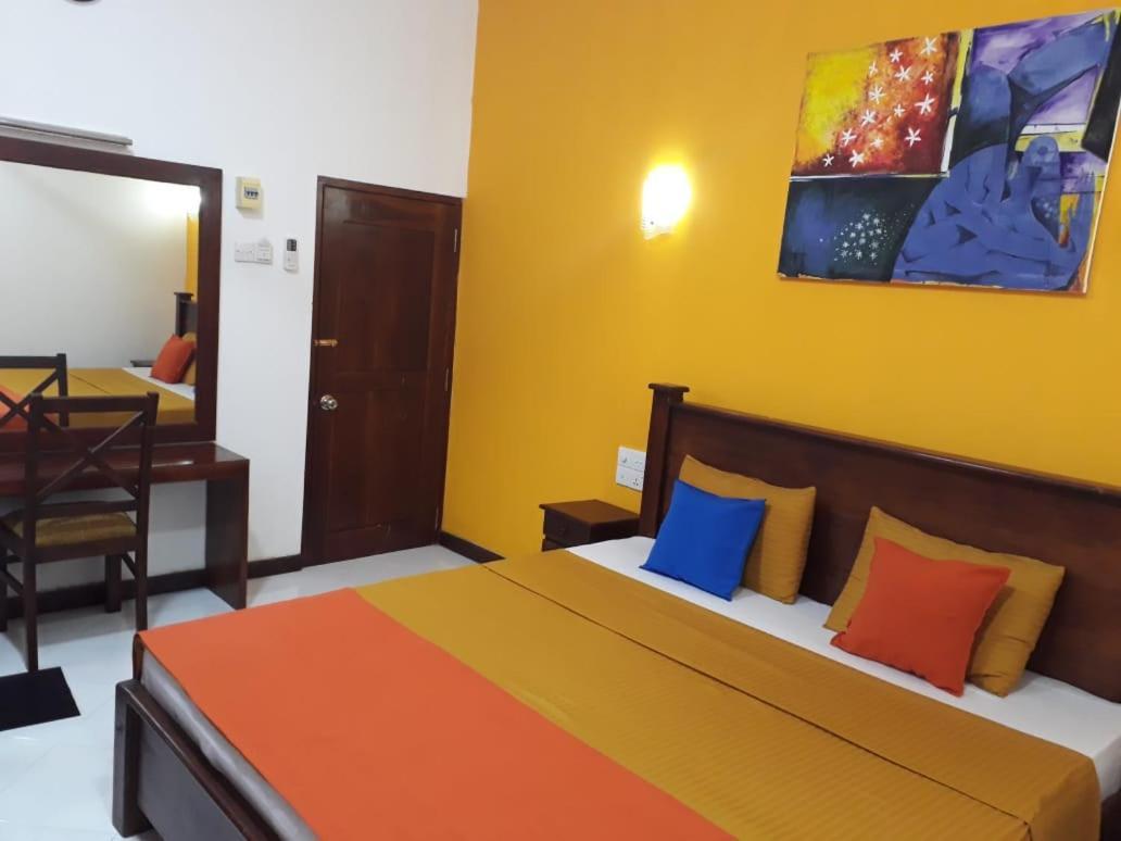 Sunshine Holiday Resort -Sella Катарагама Екстериор снимка